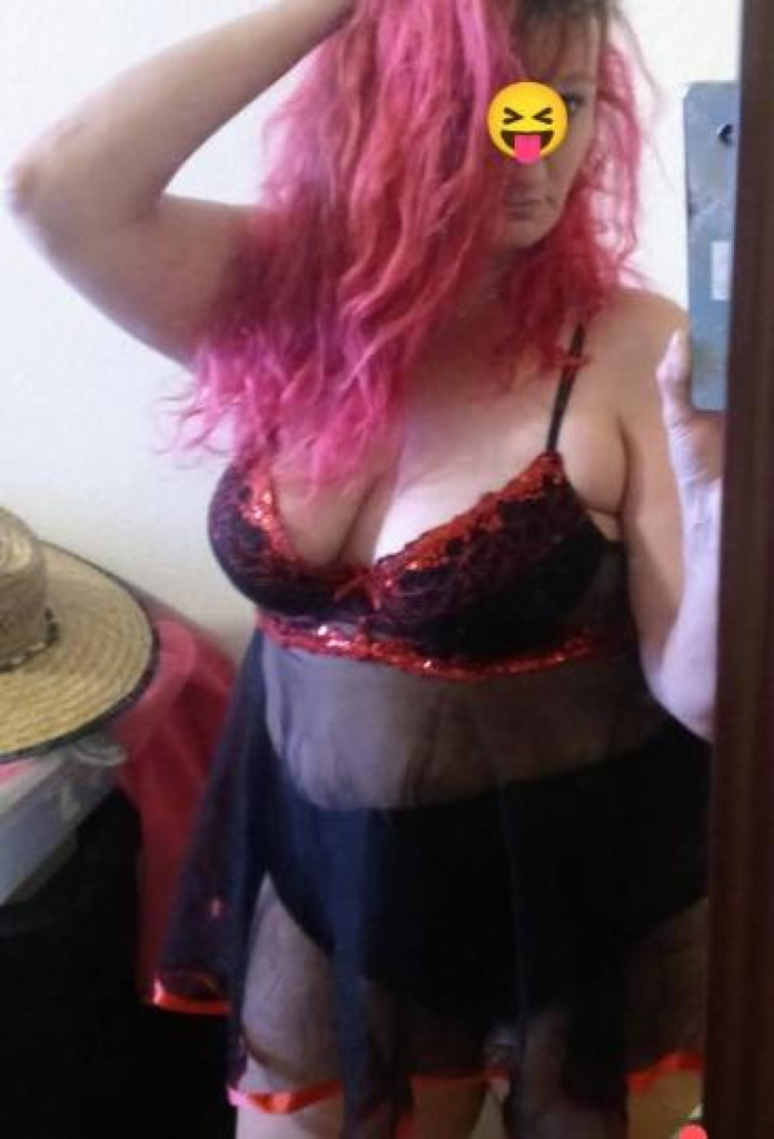 RENEE photo 1
